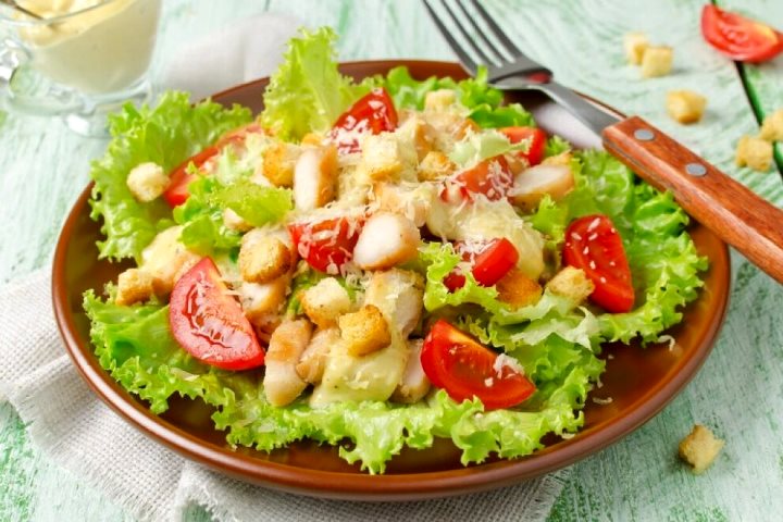 Салат с копченой курицей
